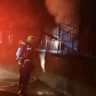 【消防安全】北京一61岁大爷喷枪烧蟑螂，引发火灾！现场这个危险因素让家里秒变“火山口”……